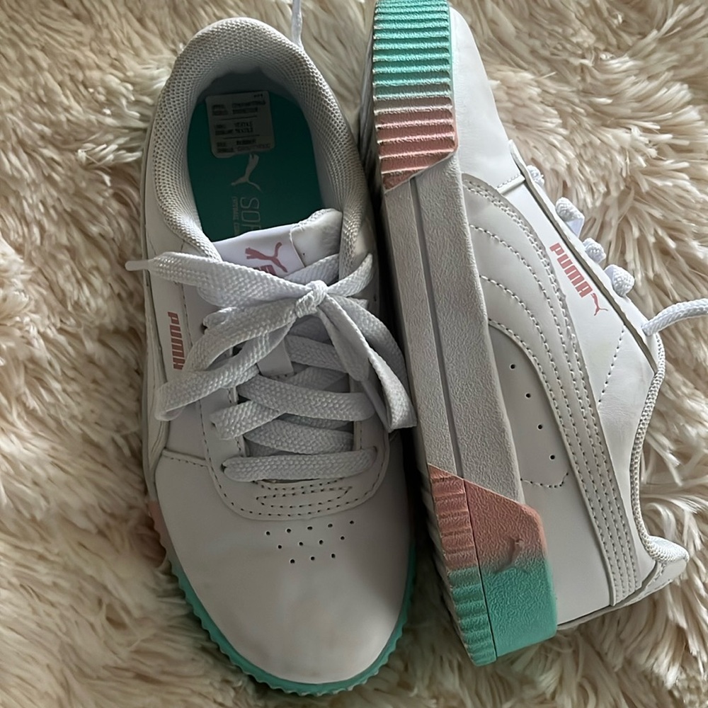 Girls white puma size 1